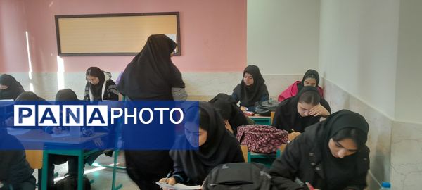 برگزاری آزمون پایش در دبیرستان فرزانگان استعداد درخشان شهرستان ملارد