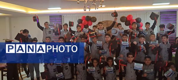 جشن فارغ‌التحصیلی کلاس ششمی‌های مدرسه معلم دوره دوم آشخانه 