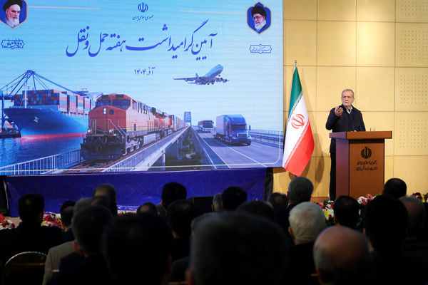  مصمم به ساخت شاهراه‌ها هستیم/ به دنبال اصلاح شبکه‌های اصلی و نیمه‌اصلی حمل‌ونقل هستیم