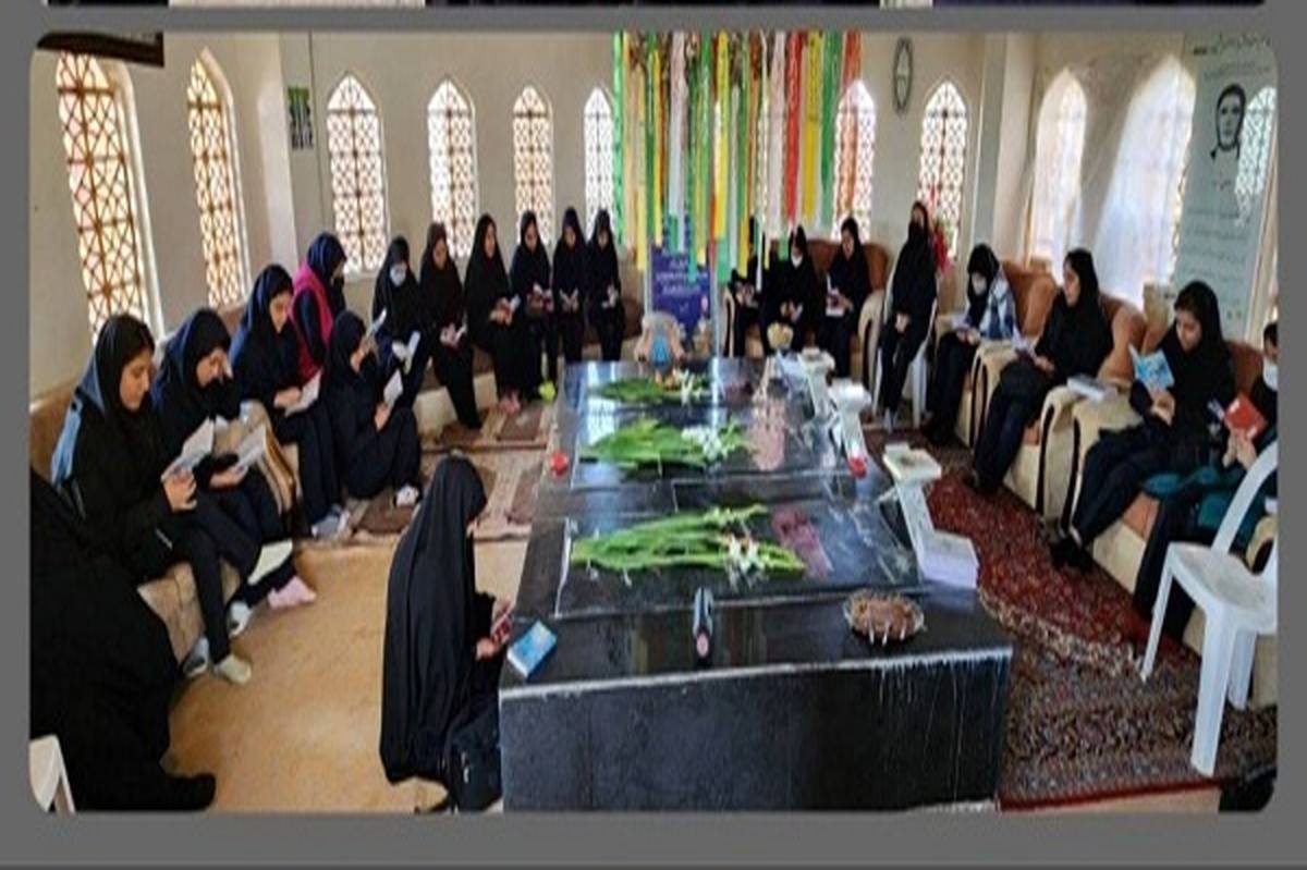 برگزاری کلاس‌های عملی دبیرستان سمیه در کنار شهدا ابتکاری ستودنی است