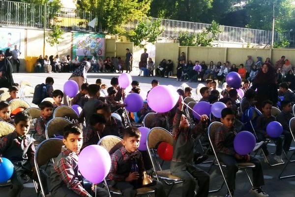 شکوفه‌های دبستان سعدی همدان سال تحصیلی جدید را آغاز کردند