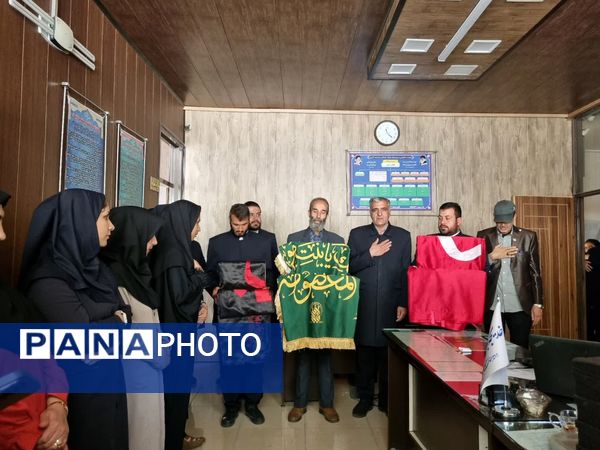 پرچم گردانی حرم مطهر امام رضا (ع) در دبیرستان دخترانه خدیجه کبری (س) ناحیه۴ اصفهان