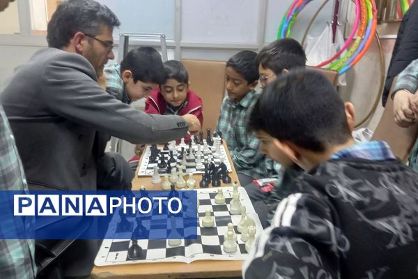 آمادگی دانش‌آموزان برتر شطرنج دبستان شیخ جنید (ره) برای رقابت‌های شهرستانی
