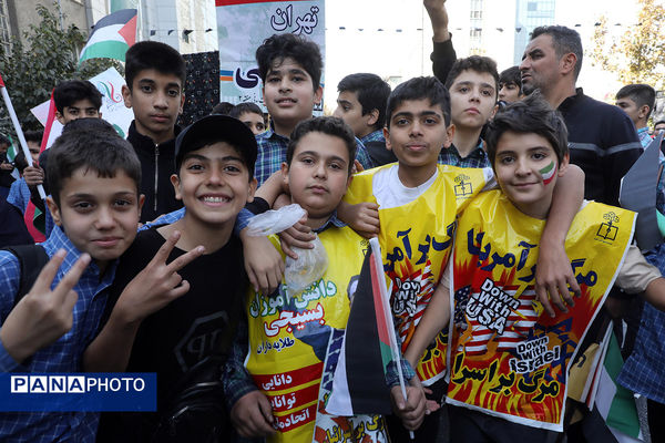 حضور وزیر آموزش و پرورش در راهپیمایی 13 آبان