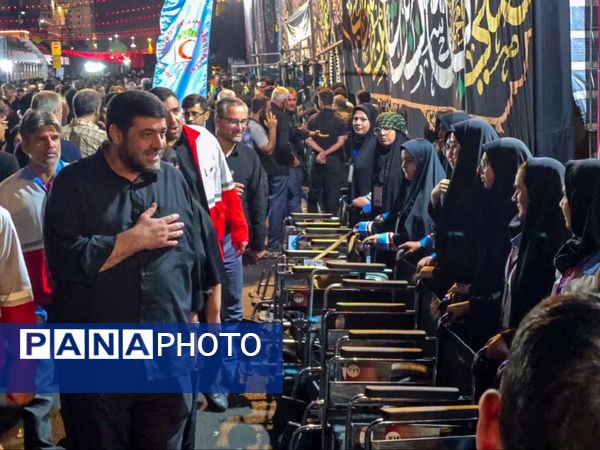 خدمت جوانان هلال‌احمر همدان به زائران رضوی در طرح ملی «قدم به قدم در مسیر بهشت»