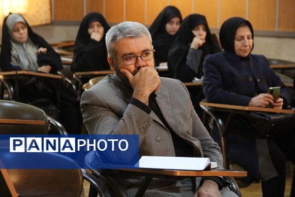 برگزاری برنامه روشنگری به مناسبت دهه بصیرت 