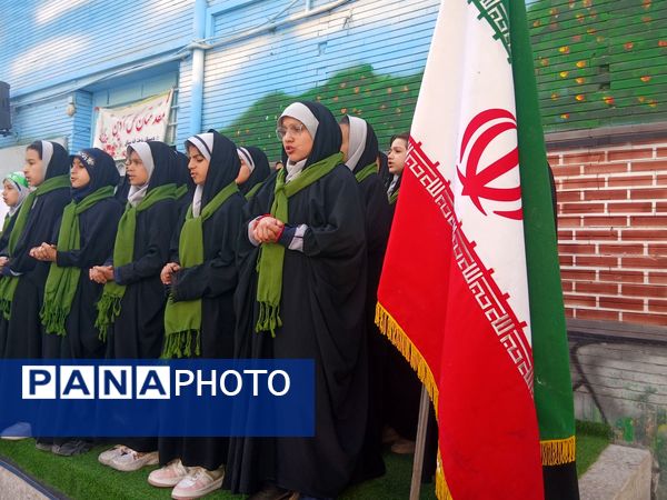 طنین شعارهای انقلابی در دبستان دخترانه میثاق به مناسبت ۱۳ آبان