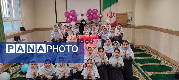 جشن عدد هزار کلاس سومی ها در دبستان آیت‌الله  هاشمی رفسنجانی