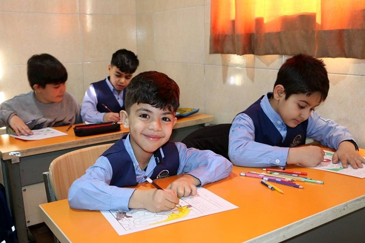 محیطی شاد و دوستانه باعث علاقمندی دانش‌آموزان به درس خواند می‌شود