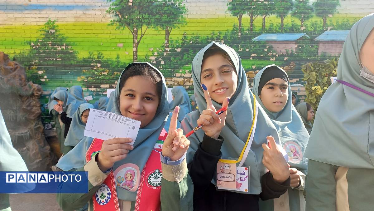 انتخابات شورای دانش آموزی در دبستان شاهد تحقیقی ناحیه ۶