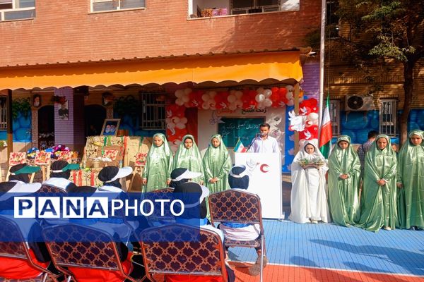 زنگ صلح  و دوستی در دومین روز از سال تحصیلی در مدرسه شاهد ائمه اطهار پاکدشت نواخته شد 