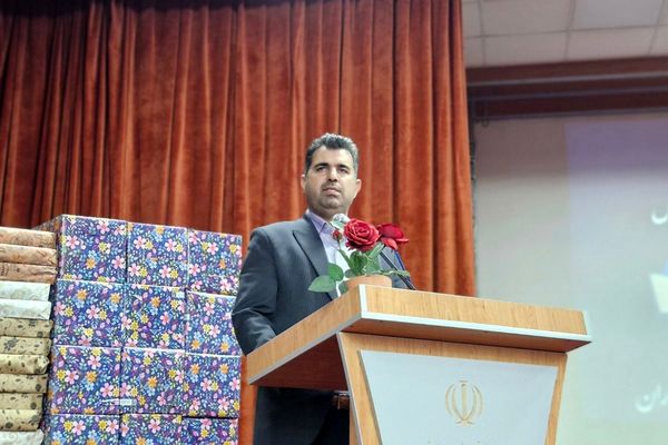 آیین تقدیر از مشاوران و رابطین مشاورین در قرچک