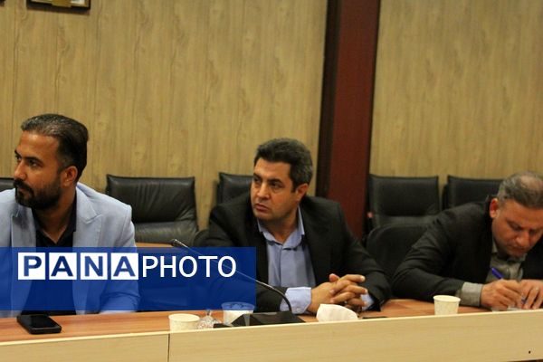 برگزاری جلسه توجیهی مدیران دوره متوسطه اول در سالن فرهنگ بهارستان دو