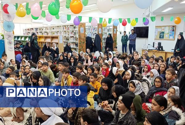 تقدیر از مادر شهید مهدی زاهدلویی در کتابخانه امام علی(ع) قم