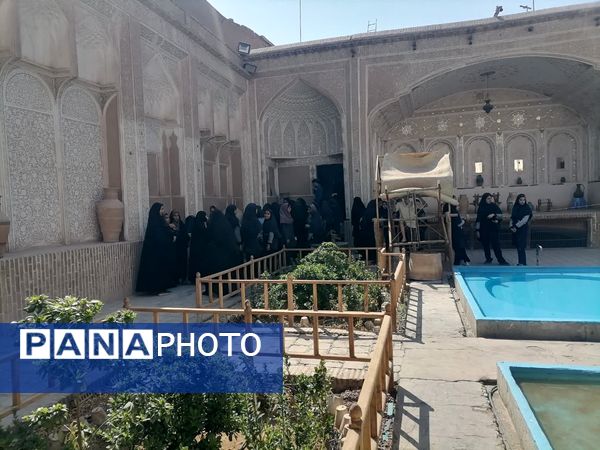 اردوی یزدگردی دانش‌آموزان پایه نهم دبیرستان فاطمه‌الزهرا (س)