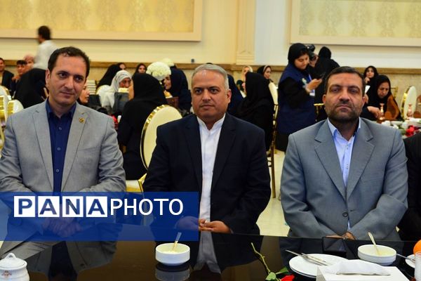 برگزاری مراسم گرامیداشت مقام معلم در بهارستان‌دو