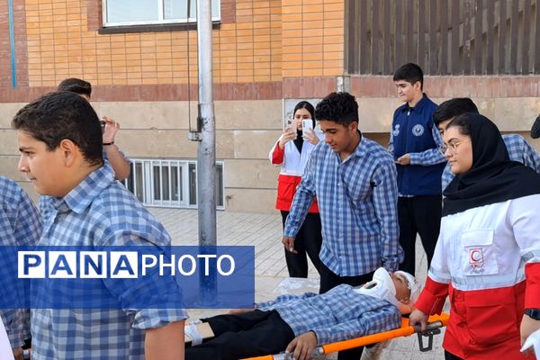 مراسم پدافند غیرعامل در دبیرستان بشارت بهارستاندو