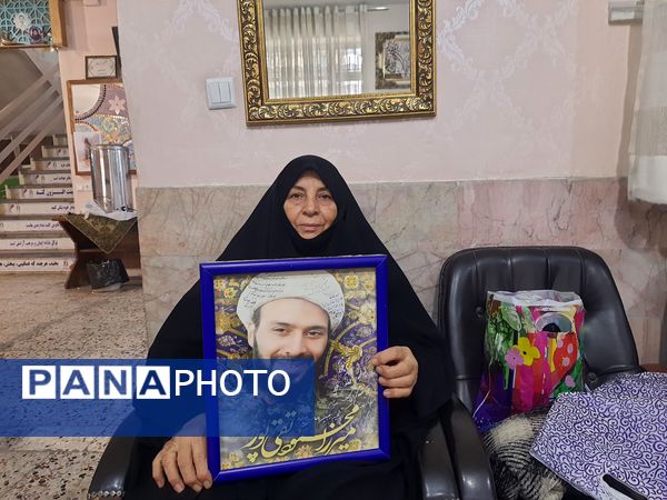 بازدید مادر شهید از مدرسه شاهد تکتم 