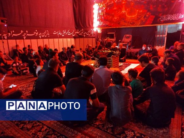 برپایی سفره حضرت رقیه(ص) در حسینه حسینی روستای رزق آباد شهرستان کاشمر