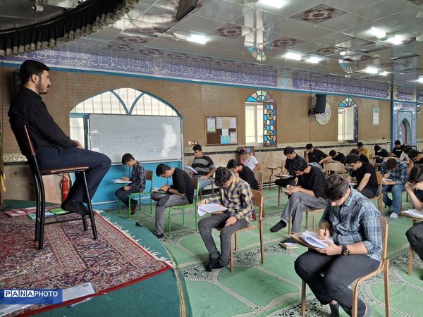 برگزاری آزمون میان پایه دبیرستان نمونه دولتی ۱۷ شهریور