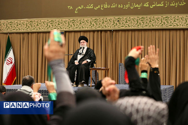 دیدار پیشکسوتان و فعالان دفاع مقدس و مقاومت با مقام معظم رهبری
