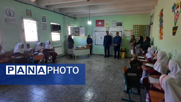 بازدید مدیر آموزش و پرورش حاجی آباد از دبستان استقلال