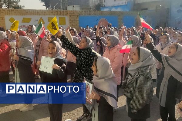 هنرهایی که نفس میکشند؛ با هنرمندی دانش‌آموزان دبستان امید بهارستان‌دو
