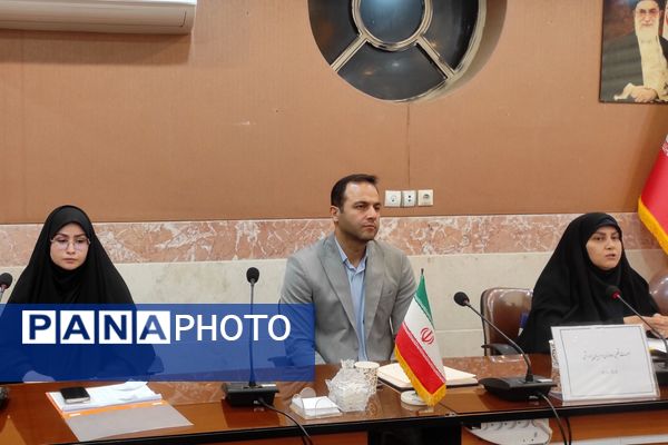 هم‌افزایی نیروهای پرورشی قطب پرند در نشست تخصصی رباط‌کریم