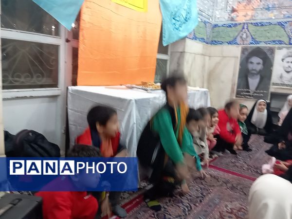 اجرای برنامه هایی زیبا و شاد برای کودکان در شهرستان کاشمر 