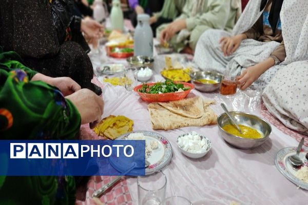 اعتکاف دانش‌آموزی در مسجد جامع شهر بار نیشابور 