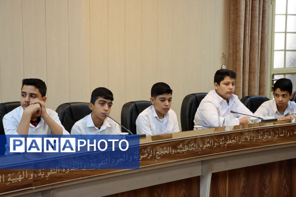 دیدار دانش‌آموزان مدرسه قرآنی رضوی با امام جمعه بافق