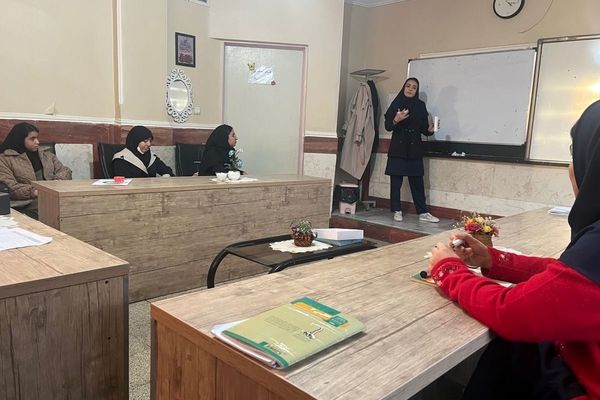 همیار معلم، یاری دهنده دبیر در جریان یادگیری و پیگیری کننده جریان آموزش