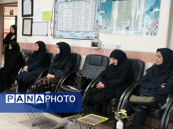 بازدید معاون آموزش متوسطه خراسان رضوی از کارگاه کامپیوتر دبیرستان زینب کاشمر