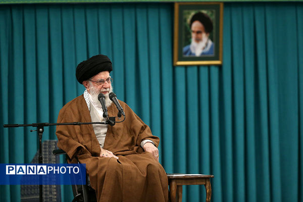 دیدار جمعی از خانواده‌های شهدای امنیت با رهبر معظم انقلاب