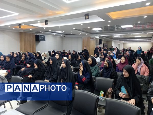 مراسم تقدیر از برگزیدگان مسابقات فرهنگی هنری و قرآن و عترت 