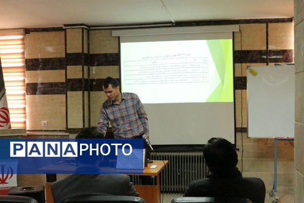 کارگاه اقدام‌پژوهی در فیروزکوه؛ گامی به سوی معلمی پژوهنده