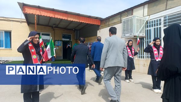 طنین انداز شدن زنگ نماز در دبستان لطیفه 