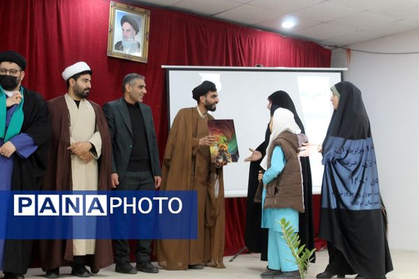 تقدیر از برگزیدگان مسابقات قرآن، عترت و نماز در گلوگاه 