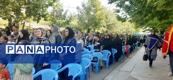 همایش پیاده‌روی خانوادگی در شازند 