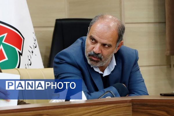 نشست خبری مدیرکل راه و شهرسازی و مدیران دستگاه‌های متولی حمل و نقل یزد