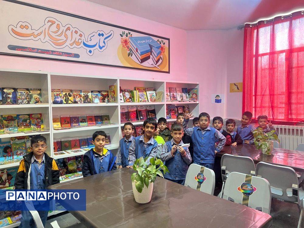افتتاح کتابخانه در دبستان شهید اسلامی تبادکان 