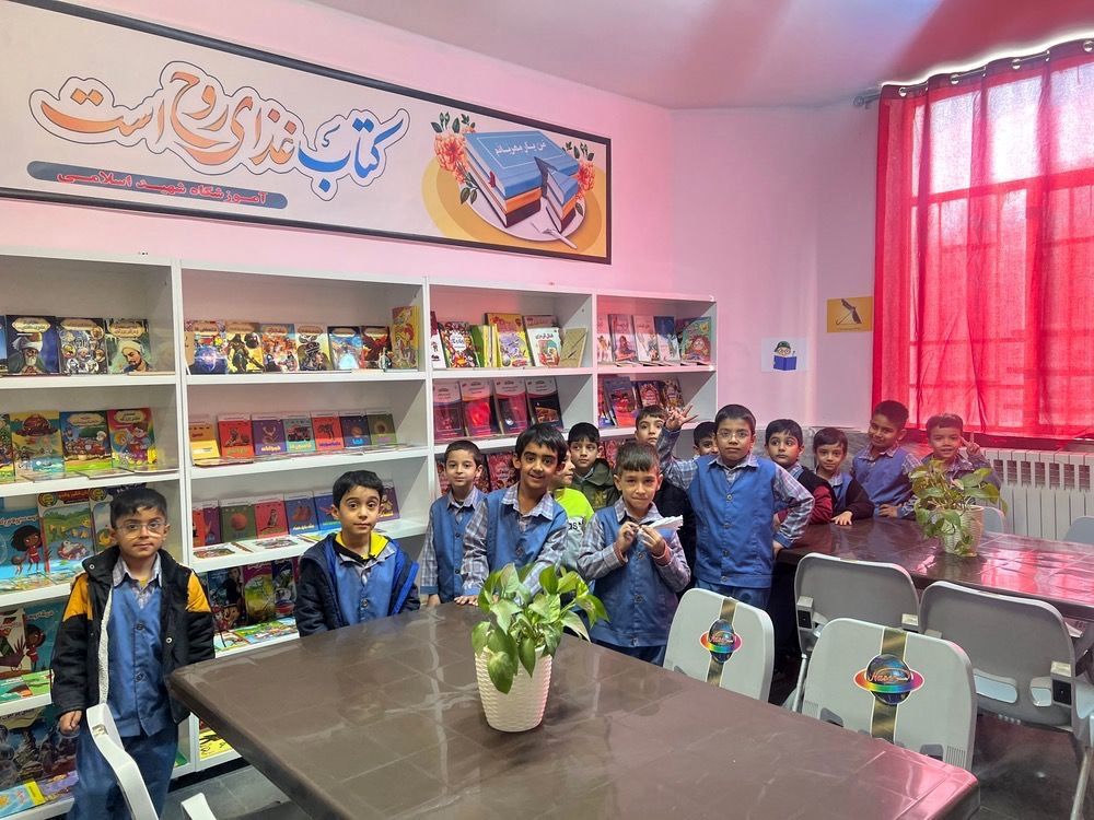 افتتاح کتابخانه در دبستان شهید اسلامی تبادکان 