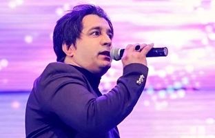 درگذشت ناگهانی امید جهان؛ خواننده پاپ در حین اجرای کنسرت