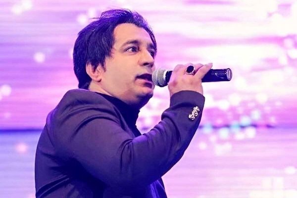 درگذشت ناگهانی امید جهان؛ خواننده پاپ در حین اجرای کنسرت
