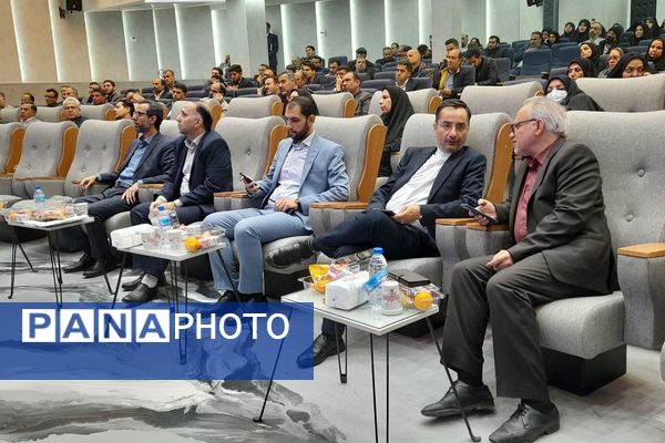 نشست فصلی مدیر منطقه با مدیران مدارس؛ تأکید بر هماهنگی و ارتقای کیفیت آموزشی