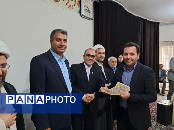 آیین تجلیل از داوران و عوامل مسابقات قرآن، عترت و نماز فرهنگیان منطقه عجب شیر