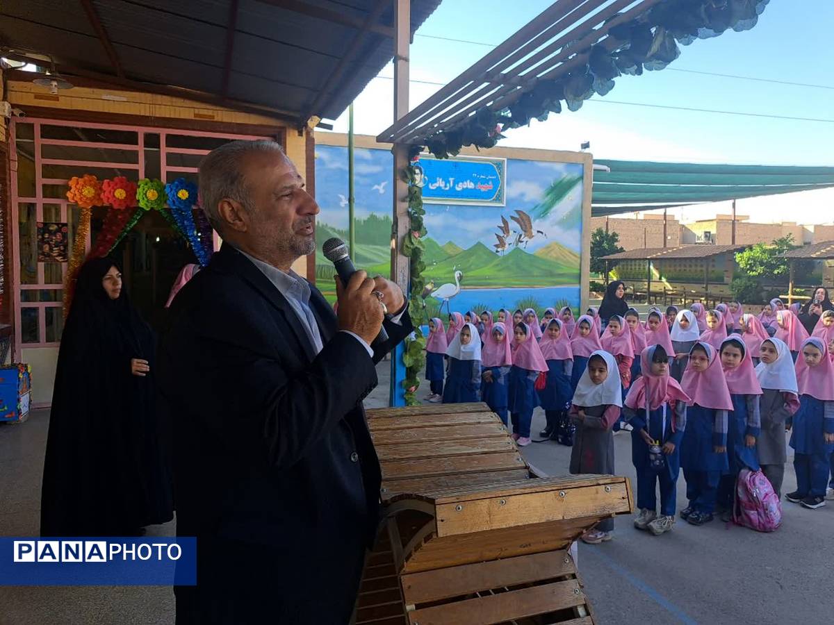 برنامه گرامیداشت هفته دفاع مقدس در دبستان شهید هادی آریایی 