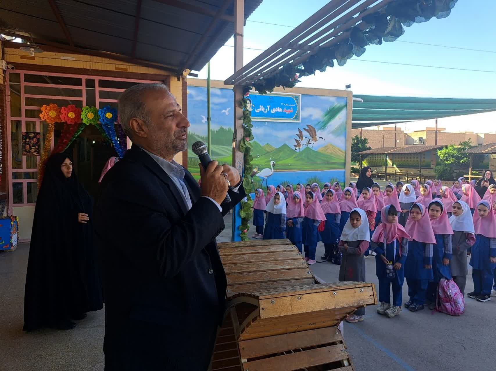 برنامه گرامیداشت هفته دفاع مقدس در دبستان شهید هادی آریایی 