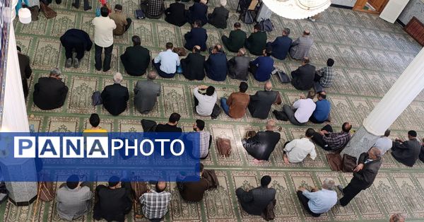 حضور نوجوانان علم و دانش مدرسه حضرت زینب(س) در نماز جمعه شهرستان اسدآباد 