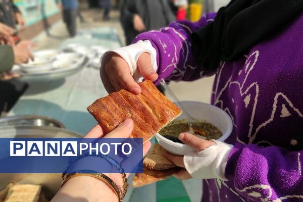 آیین فاطمیه با پخت آش نذری و مراسم عزاداری در دبیرستان شاهد صدیقه طاهره(س) اسلامشهر